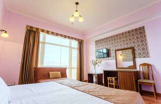 Гостиница Евразия Анапа Двухместный номер с 1 кроватью или 2 отдельными кроватями и балконом-2